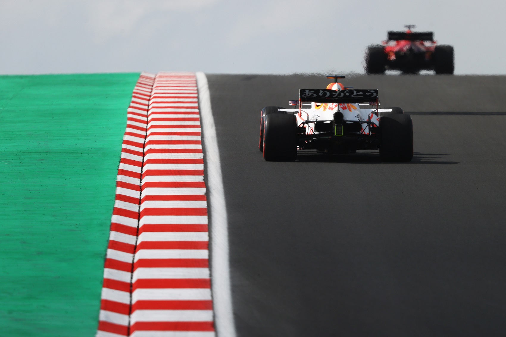 Készül az F1 az esőre: Plusz intereket kapnak a csapatok!