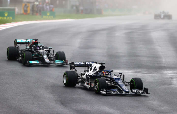 Yuki Tsunoda, Lewis Hamilton