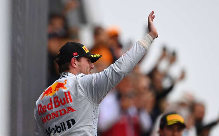 Nemzetközi sajtó: Hamilton egyre idegesebb, Verstappen ismét vezet