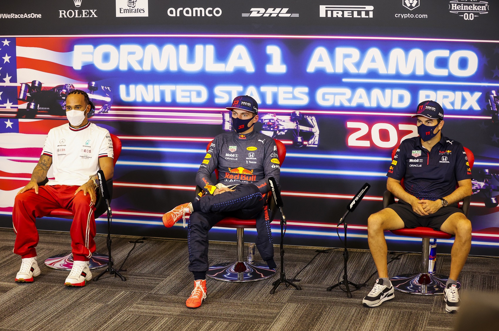 Hamilton szerint csupa „móka és kacagás” lesz Verstappennel a verseny