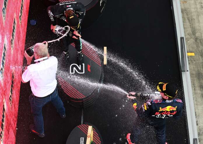 helmut marko, max. verstappen, lewis hamilton, bajnokaspiránsok