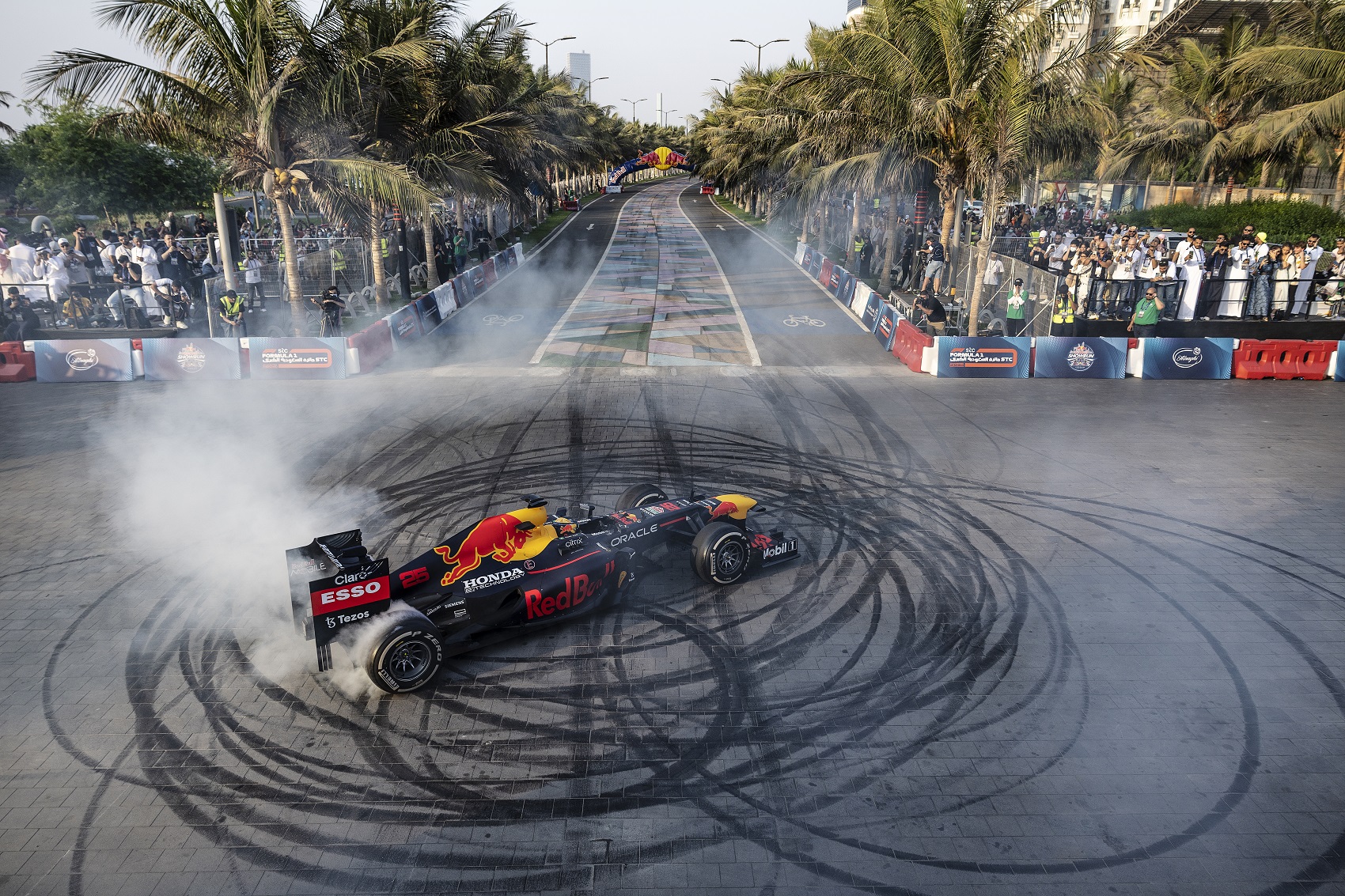 Dzsidda büszke az első szaúdi futam előkészületeire