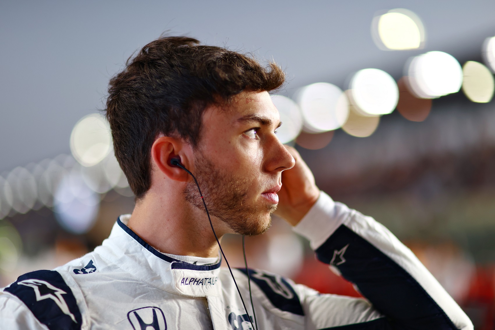 Gasly megmutatta barátnőjének az „irodáját”