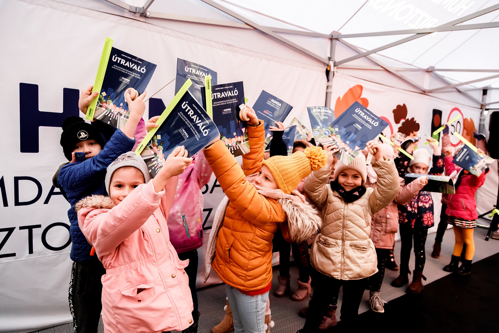 Több mint harmincezer első-második osztályos tanuló vett részt a HUMDA országjáró közlekedésbiztonsági oktatási programsorozatán