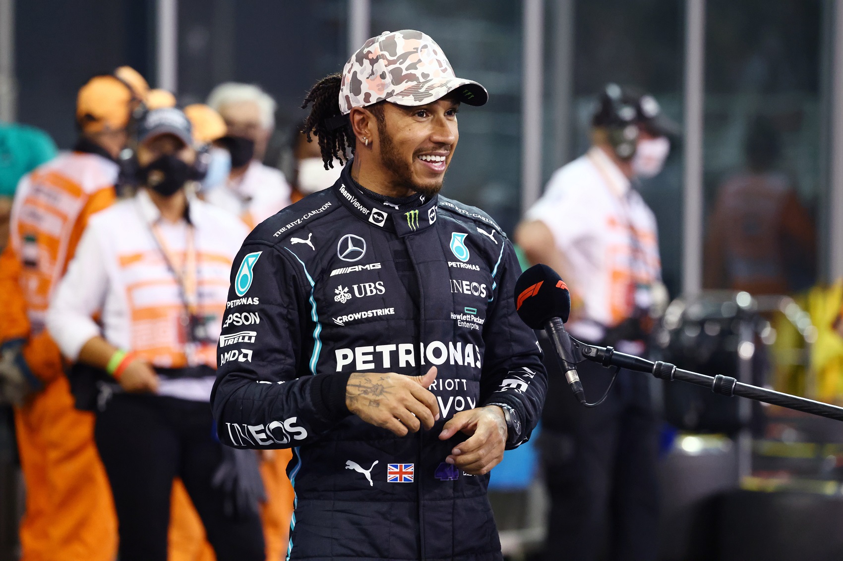 Két díjat is kapott Lewis Hamilton Angliában