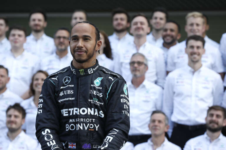 Hamilton egymaga szembe tud szállni az FIA-val