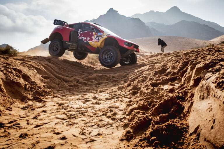 Al-Attiyah nyert a Dakar második napján, az Audi bajban