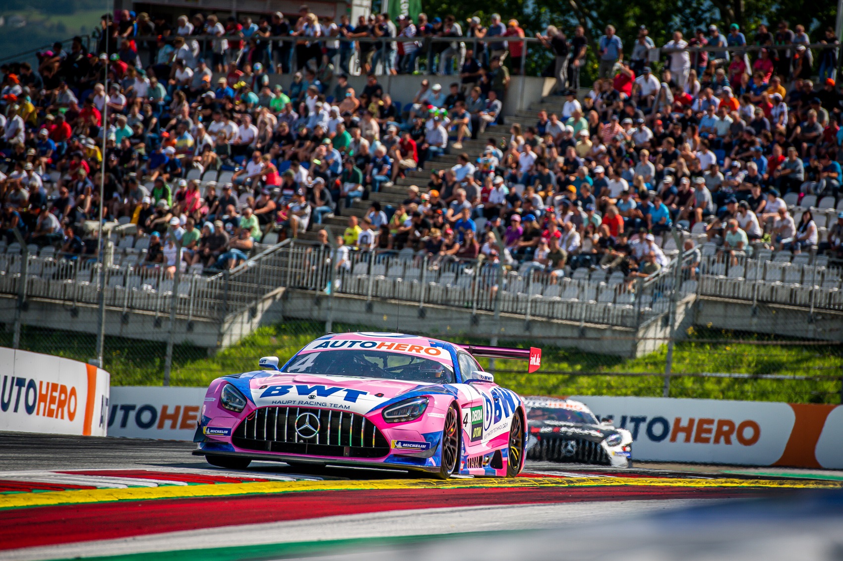 Újrarendezi pilótáit a DTM legnépszerűbb márkája