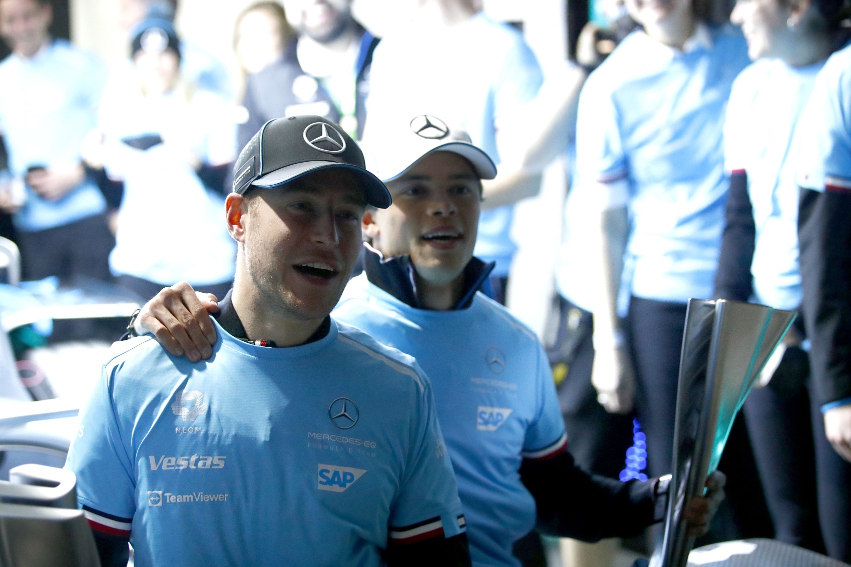 Vandoorne és de Vries továbbra is maradnak a Mercedes tartalékpilótái