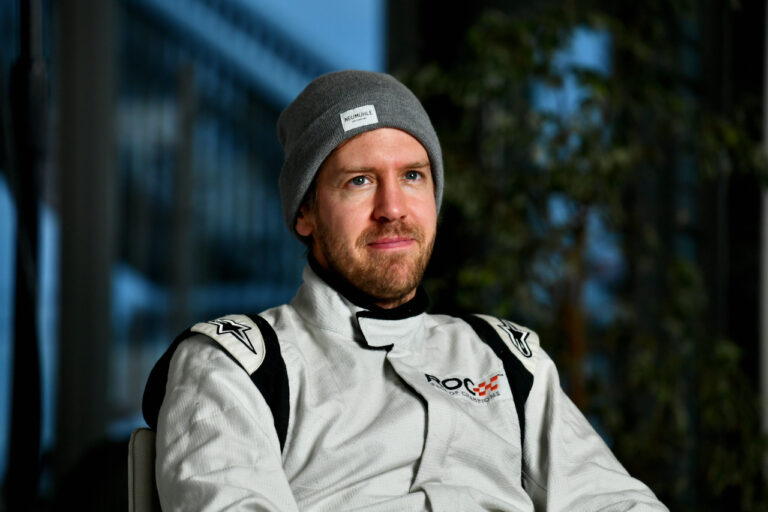 Vettel nem sokáig bírta a versenyzés nélküli létet