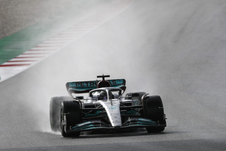 Hamilton már nagyon várja „minden idők legizgalmasabb szezonjának” kezdetét