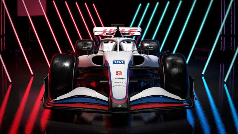 Megérkezett az első “fecske” – így fest a Haas 2022-es autója