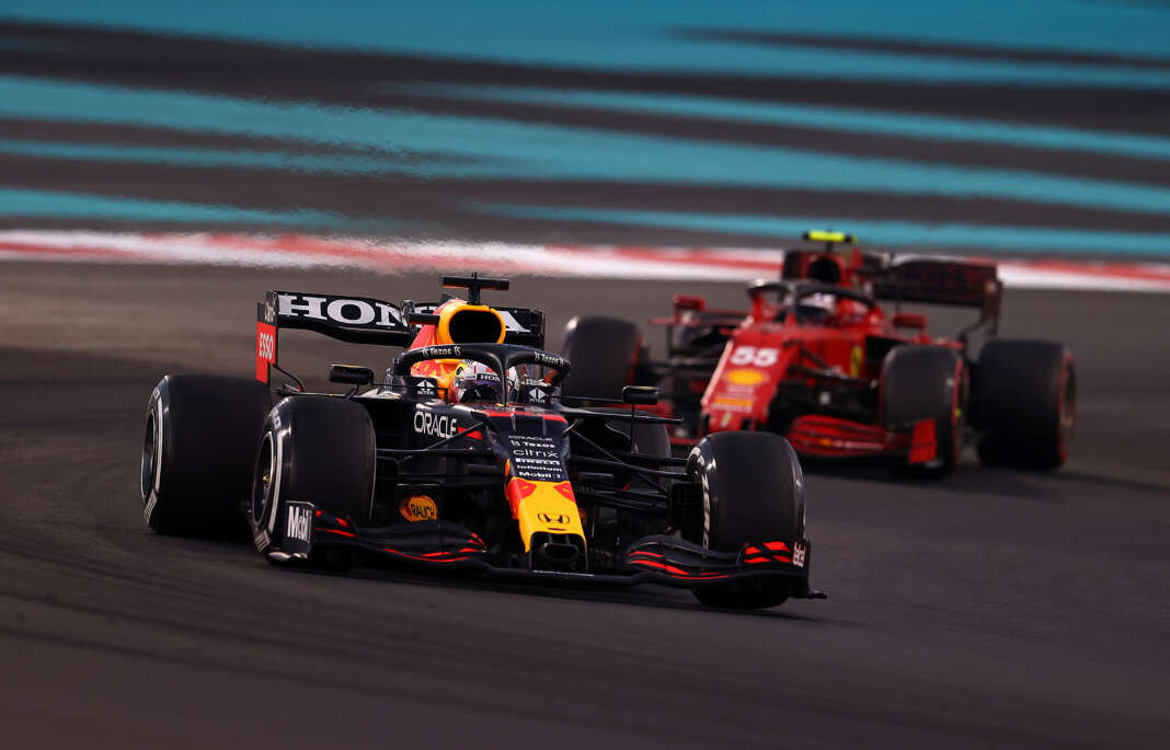 ,Max Verstappen, Carlos Sainz, Red Bull, Ferrari