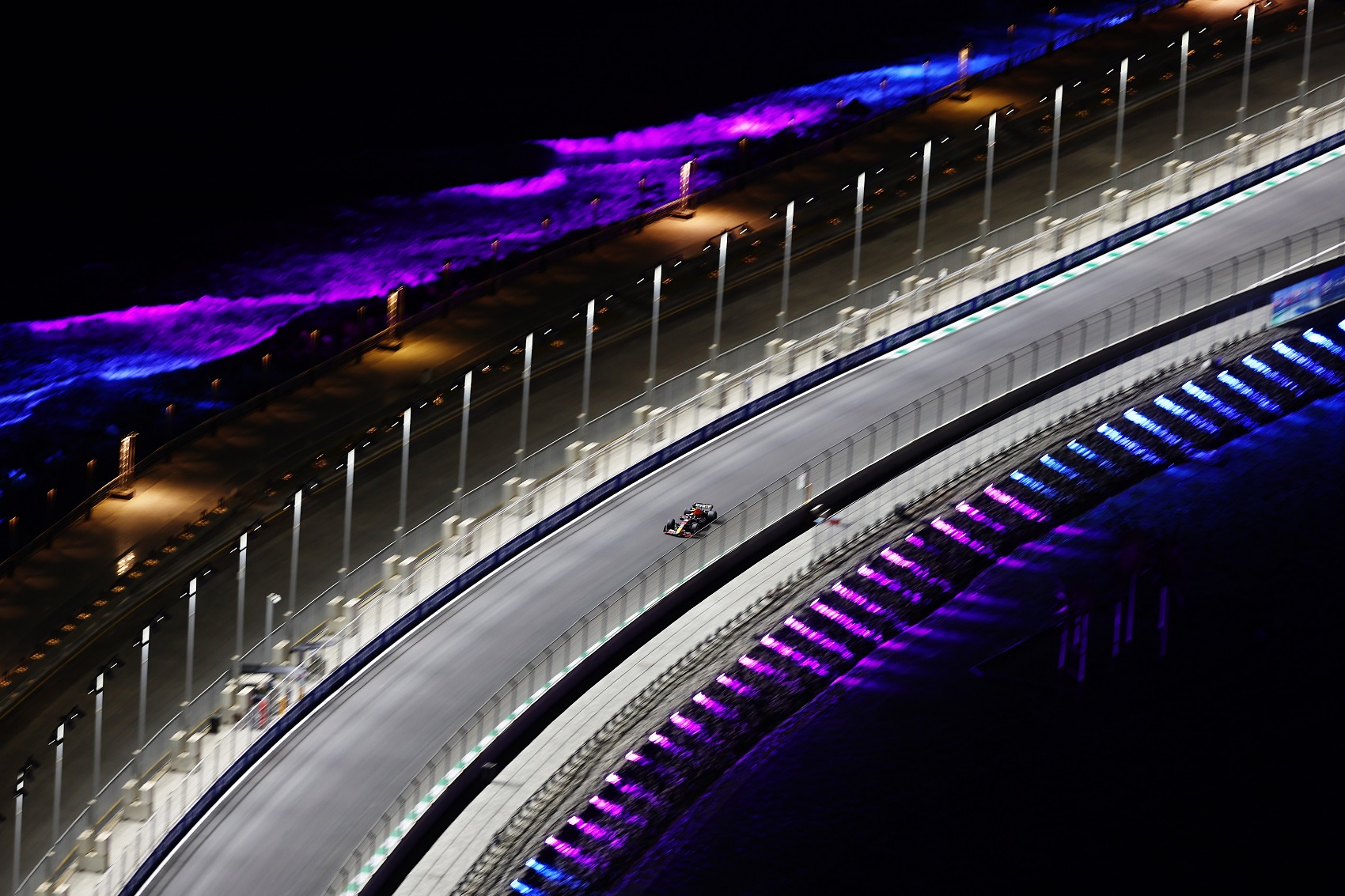 „A show-nak folytatódnia kell” – nem törli az F1 a Szaúdi Nagydíjat