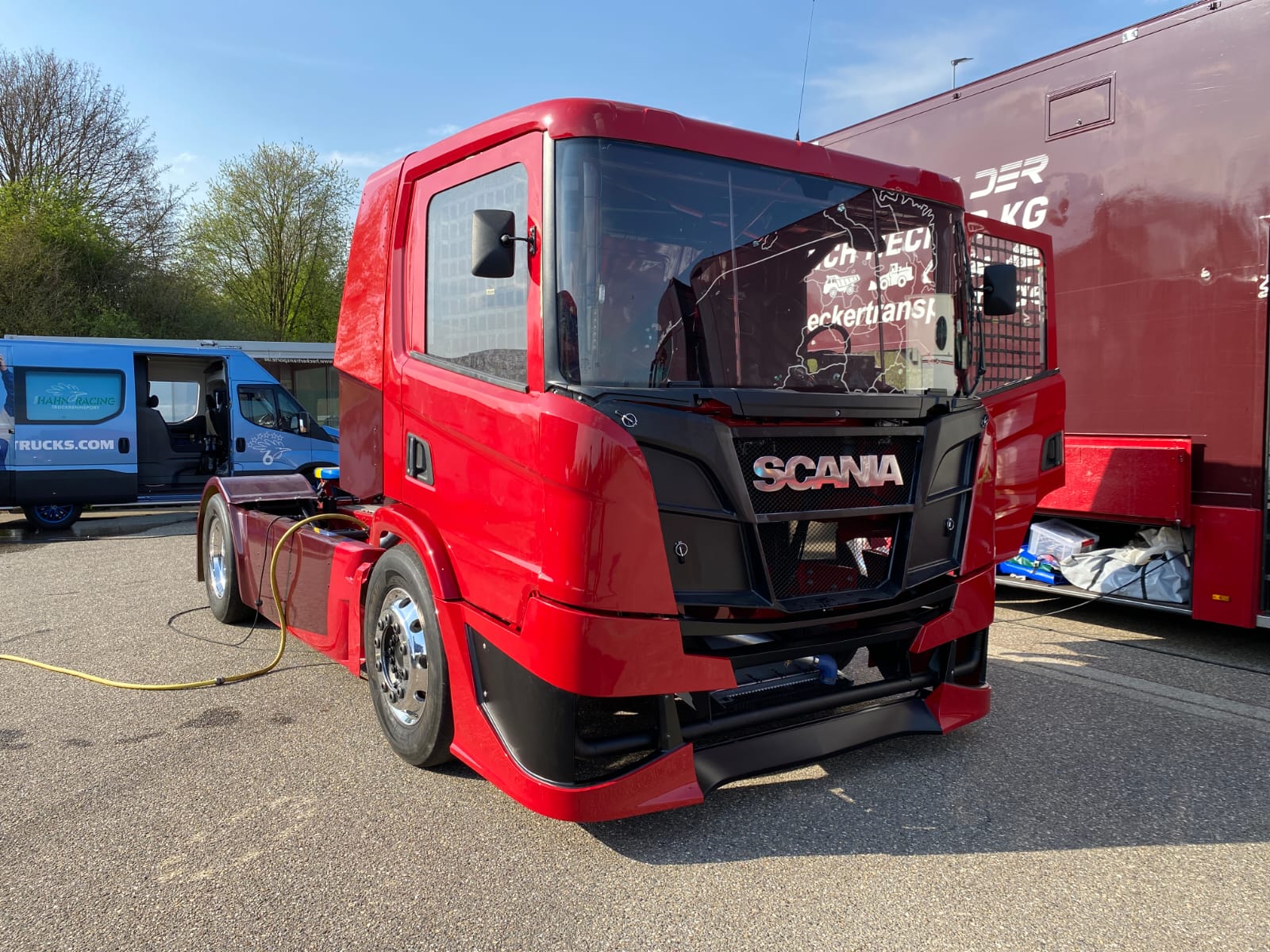 A Hecker Racing bemutatta az új SCANIA versenykamionját