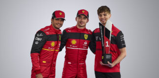 A Ferrari versenyzői adják át az E-Sport díjat
