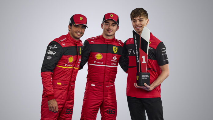 A Ferrari versenyzői adják át az E-Sport díjat