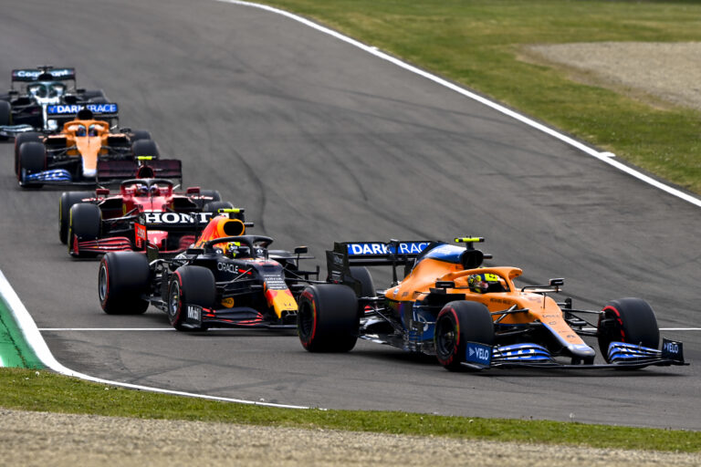 Emilia Romagna Nagydíj, Lando Norris, McLaren, Sergio Pérez, Red Bull, Carlos Sainz, Ferrari