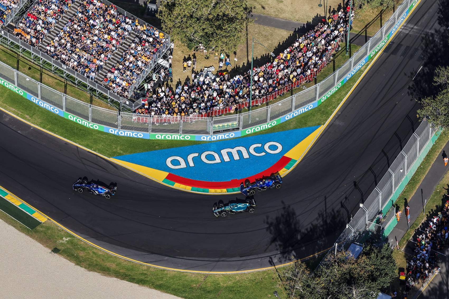 Villeneuve ismét lecsapott: Stroll nincs a helyzet magaslatán