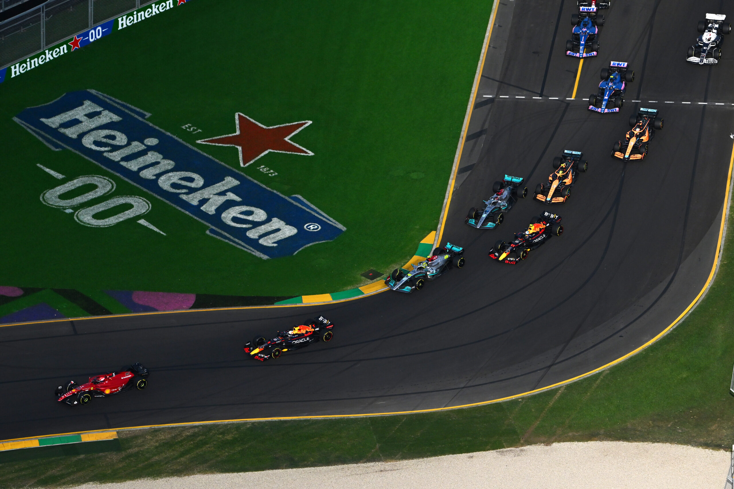 Ausztrál Nagydíj, rajt, Max Verstappen, Red Bull, Charles Leclerc, Ferrari, Lewis Hamilton, Mercedes
