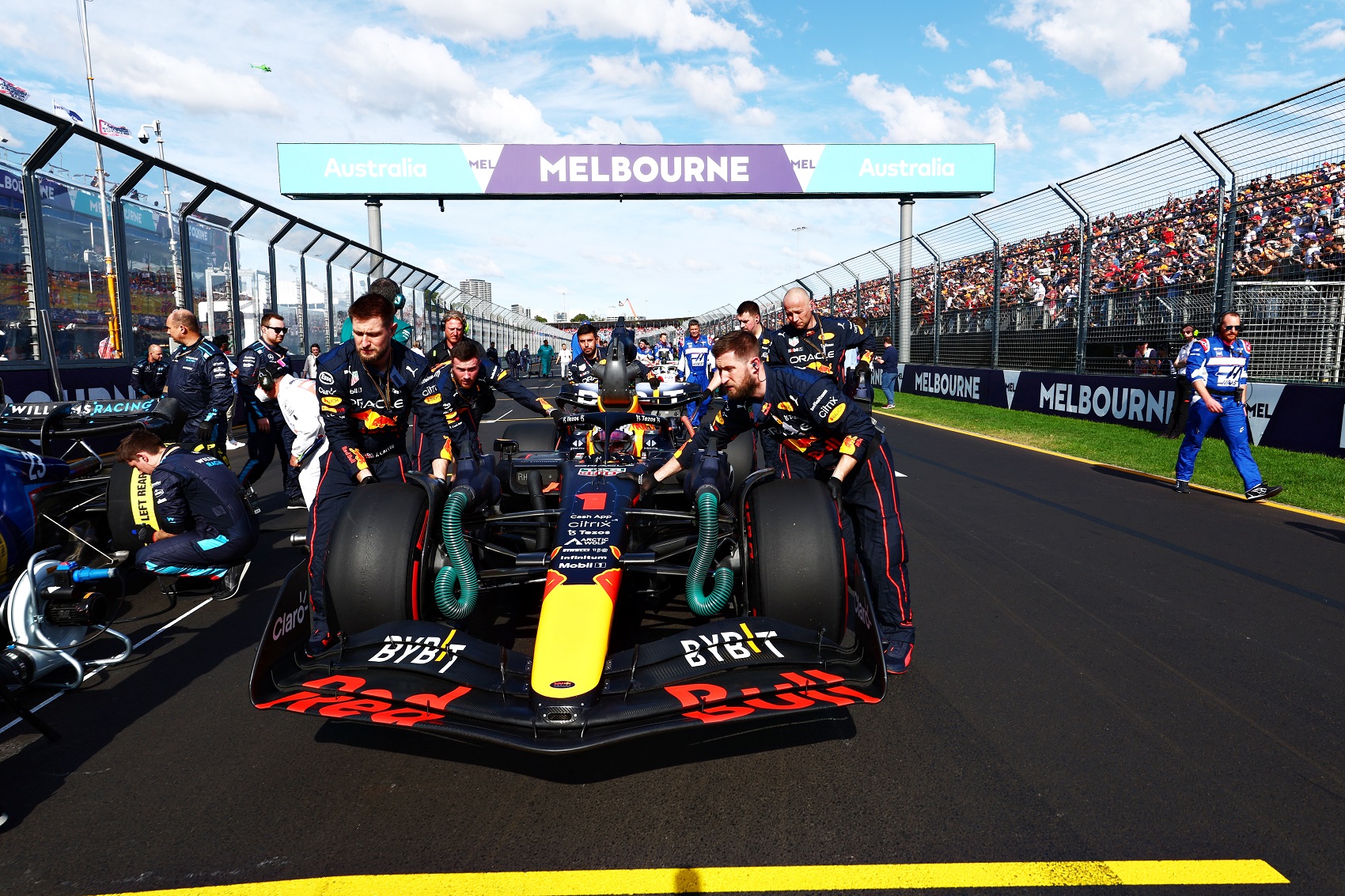 Schumacher: A Red Bull többletsúlya kihat a fékekre és a gumikra