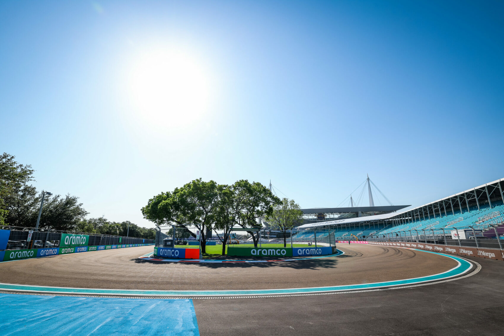 Már a kezdés előtt gondok adódtak a miami pálya aszfaltjával