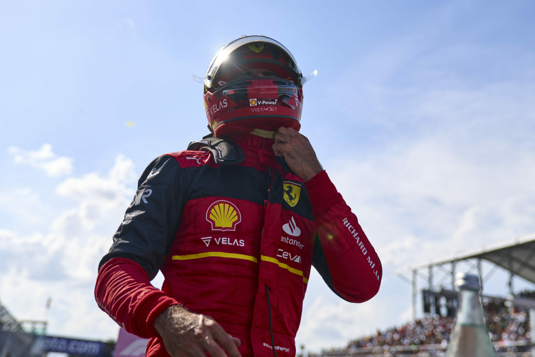 Sainz örül, hogy fájós nyakkal behozta harmadiknak