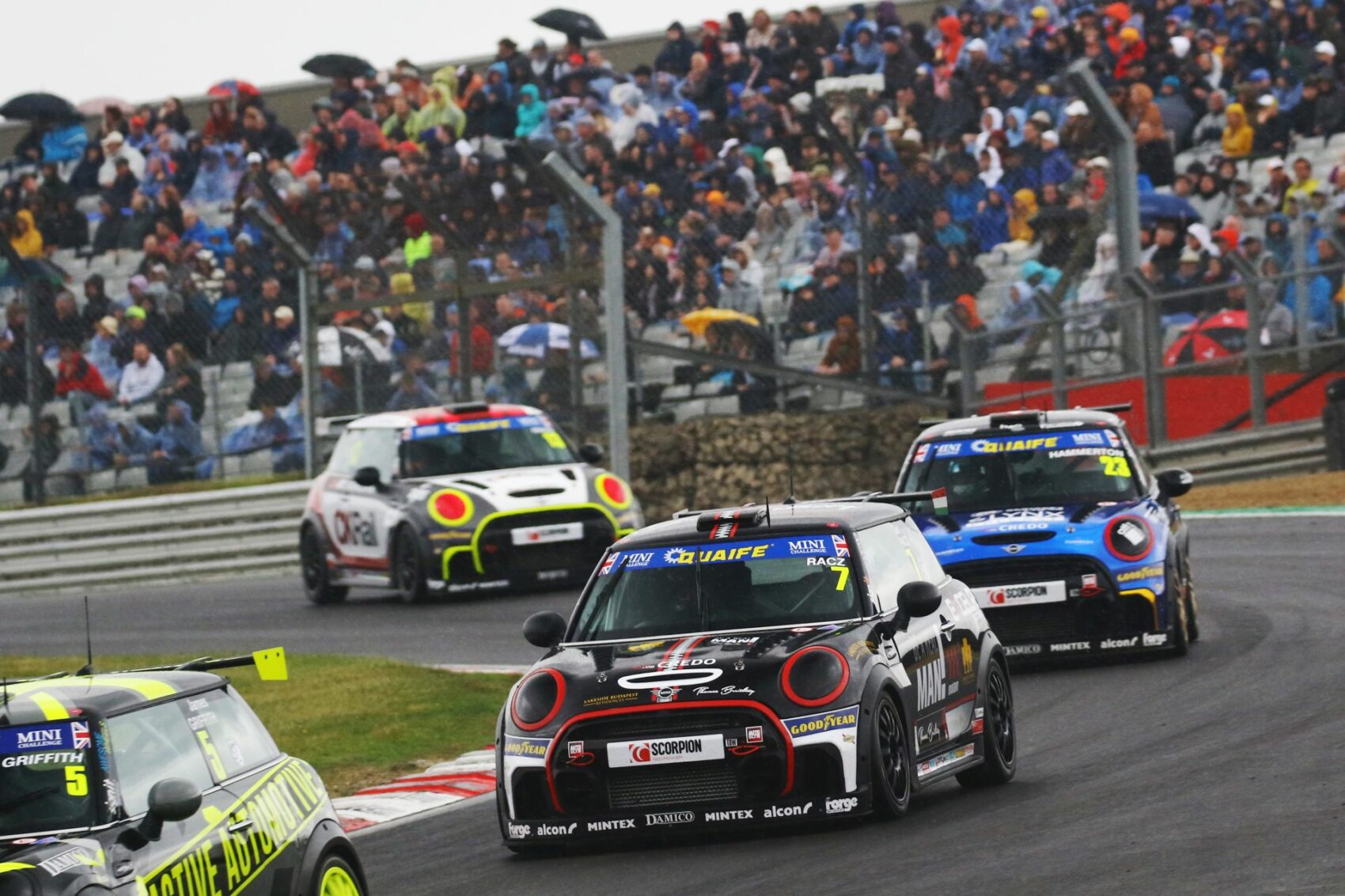 Látványos felzárkózás és balesetek jellemezték Rácz Geri hétvégéjét