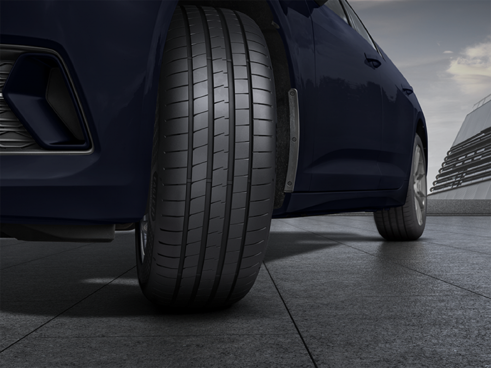 Kisebb menetzaj és gördülési ellenállás, sportos vezethetőség: így kell gumit fejleszteni elektromos autókra