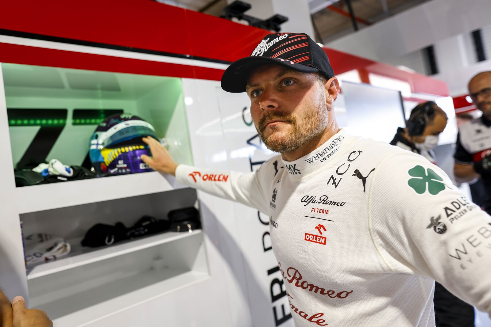 Bottas a természet lágy ölén csupasz segget villantott