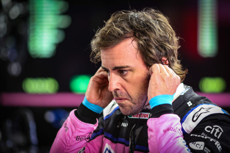 Így telt Alonso első napja az Aston Martinnál – VIDEÓ