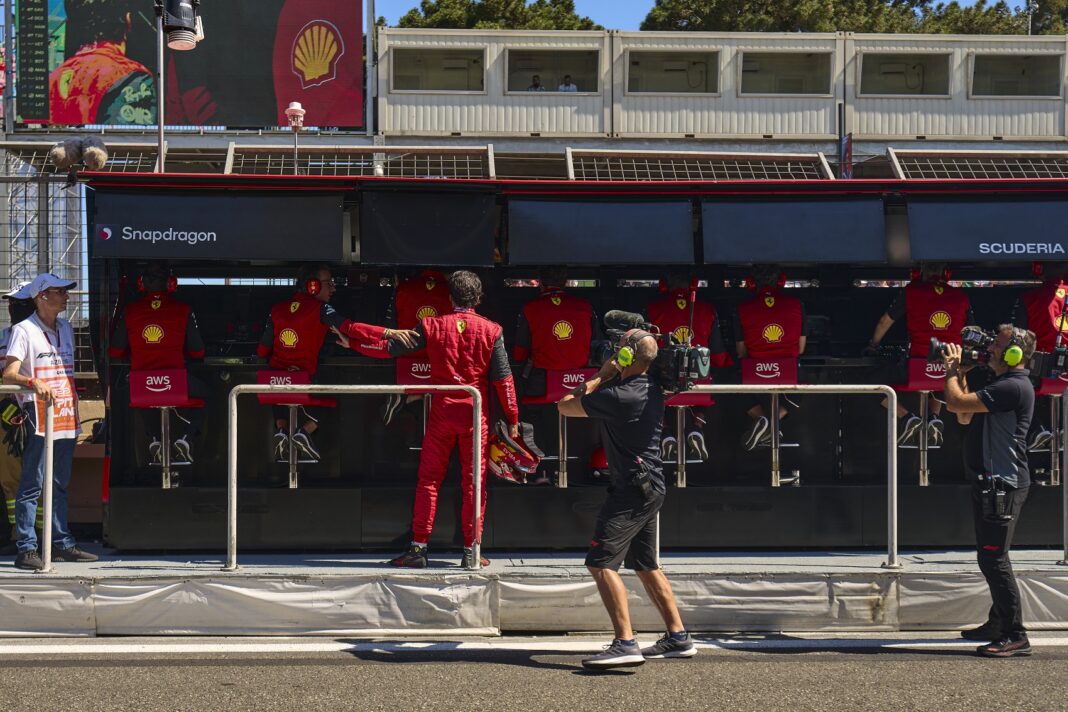 Carlos Sainz, Ferrari pitwall