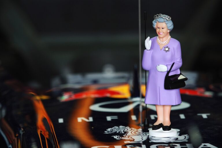 II. Erzsébet királynő bizony szereti a Forma-1-et is