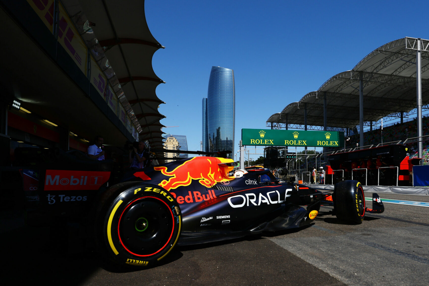 Nem zárt túl jó pénteket a Red Bull Bakuban
