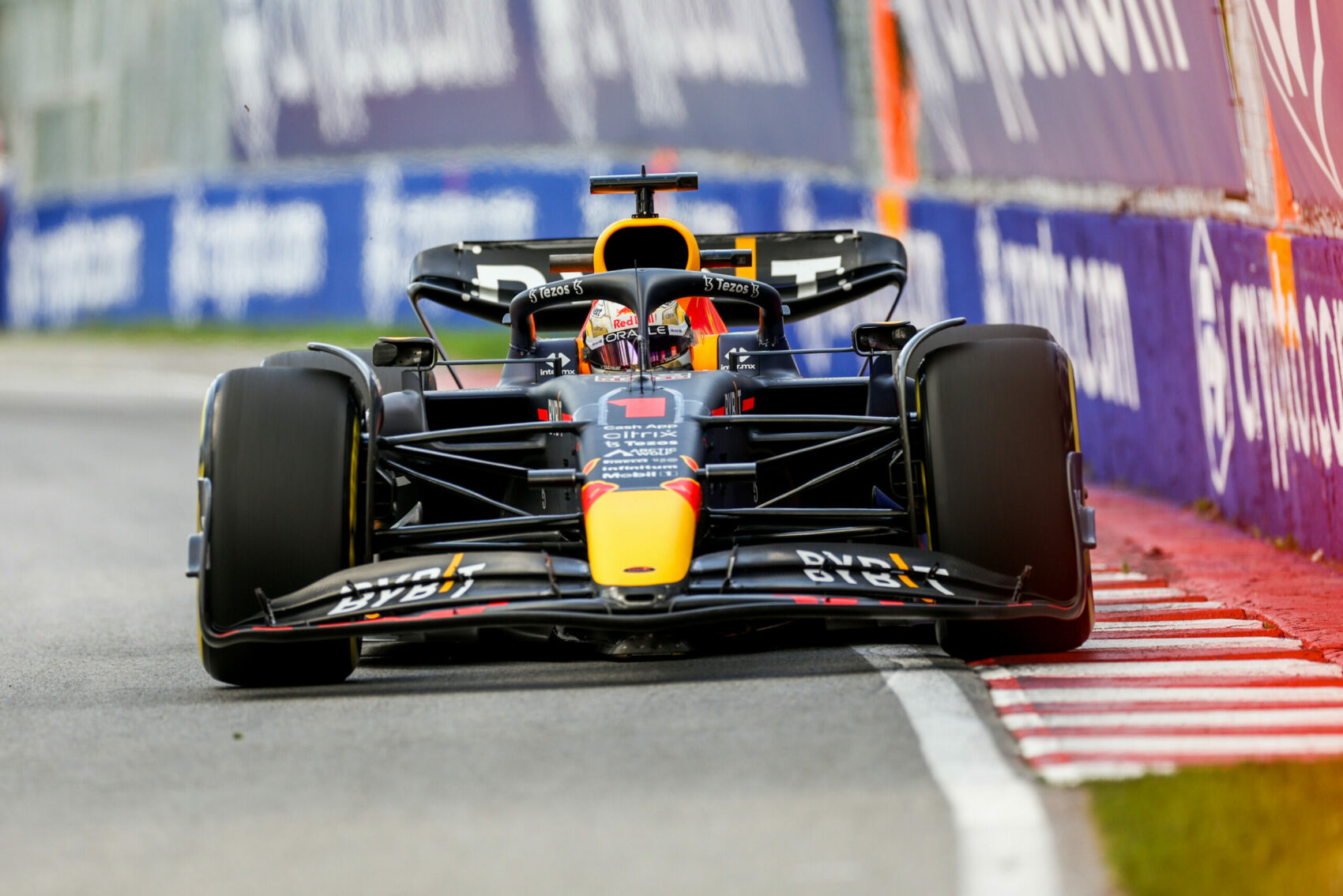 Jól kezdődött a hétvége Verstappen számára