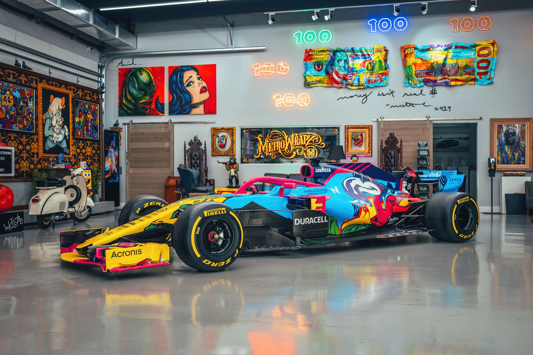 A Forma-1 intro zenéje, kicsit L A S – S A B – B A N