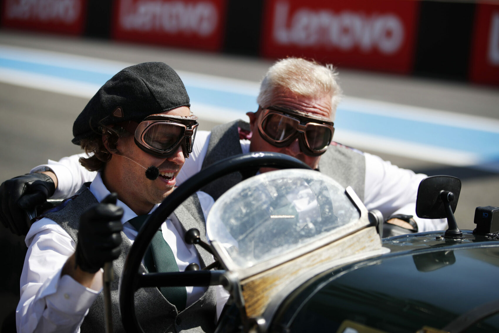 Százéves Aston Martint visz pályára Vettel Franciaországban