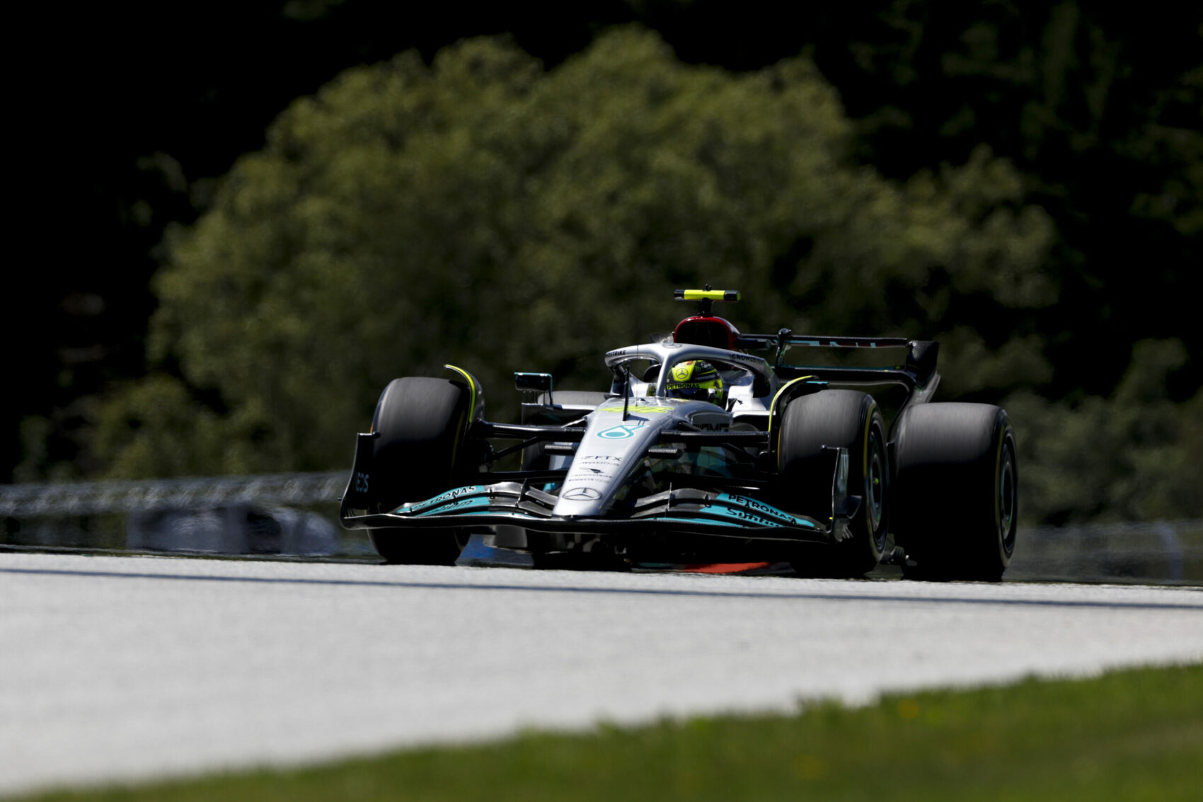 Hamilton örül a dobogójának: Váratlanul ért, hogy újra itt lehetek