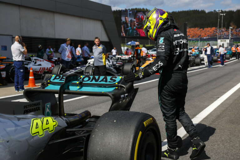 Kivételezett Hamiltonnal a Mercedes Ausztriában? – itt a válasz