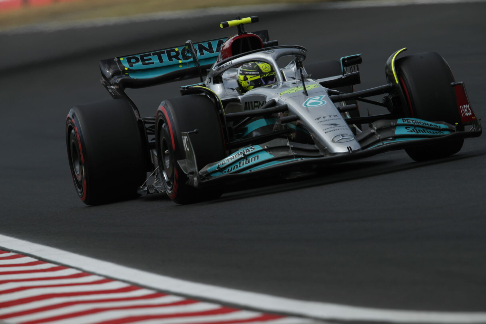 Hamilton ezért nem tudta tartani a lépést Russell-lel