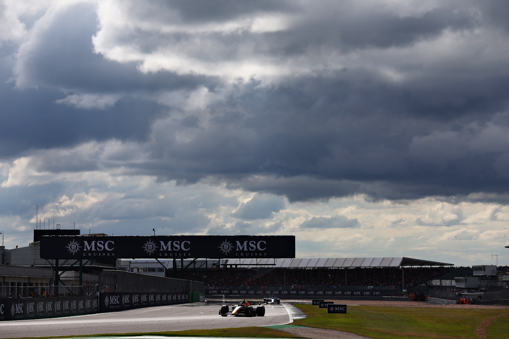 Villeneuve „idiótának” titulálta a tüntetőket