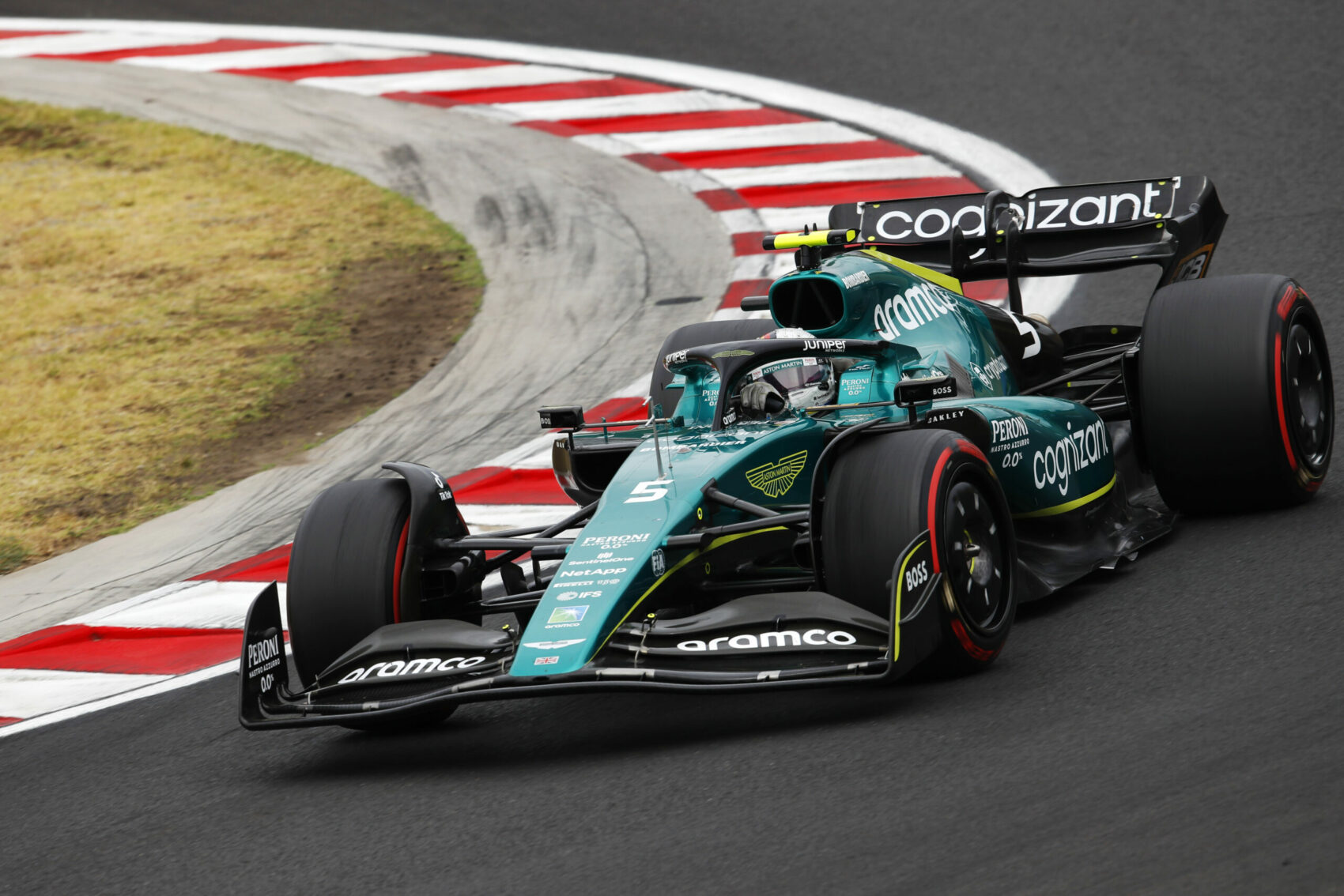 Januárban készül el az Aston Martin ultramodern központja