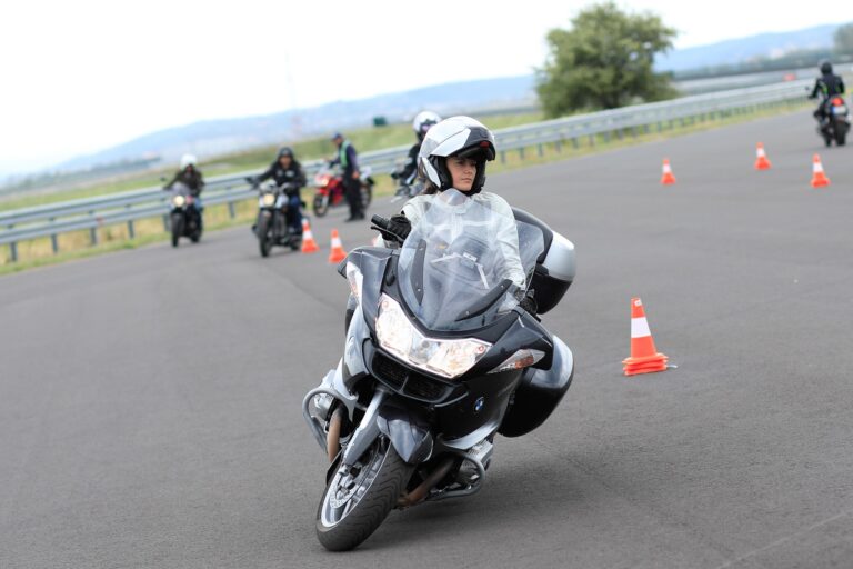 Csaknem 1300 motoros vett részt a HUMDA ingyenes vezetéstechnikai tréningjén – a Moto Safety jövőre is folytatódik