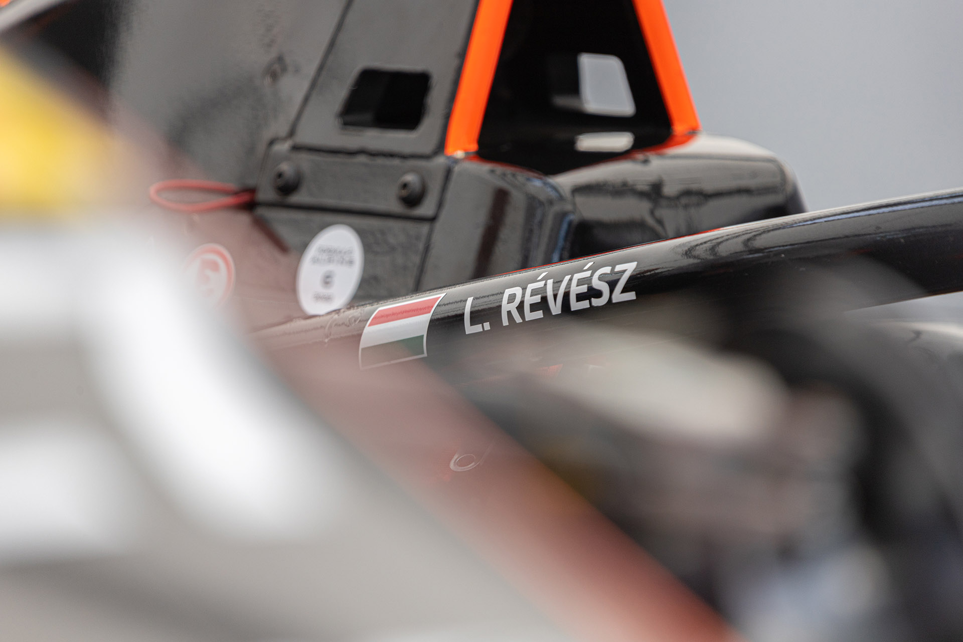 Max Verstappen volt csapatánál fejlődik Révész Levente