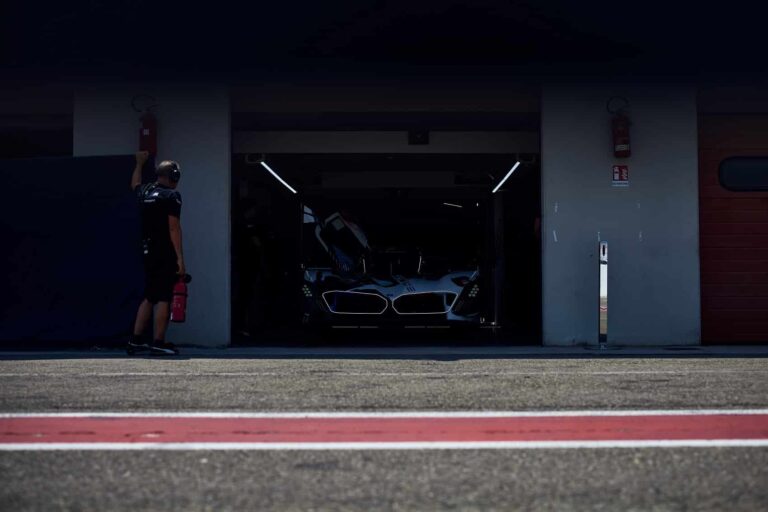 GALÉRIA a BMW Hypercarjának első métereiről