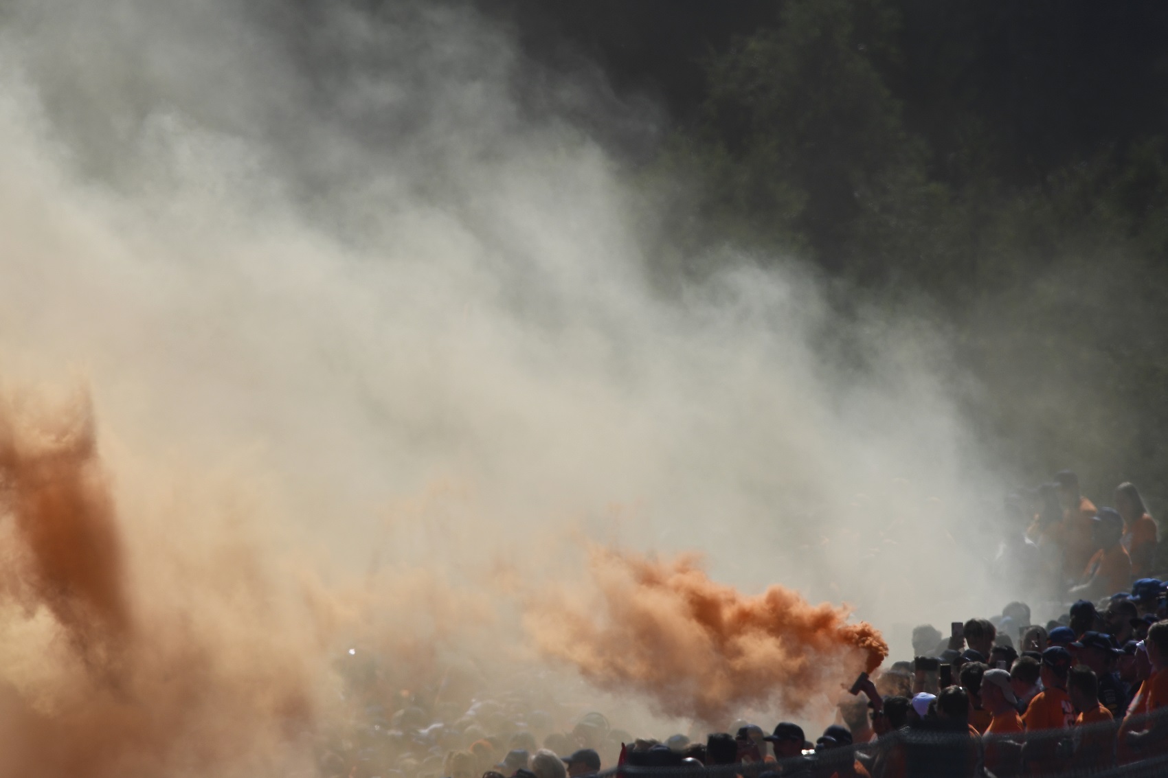 Szétlopták a belga pályát a szurkolók a leintés után