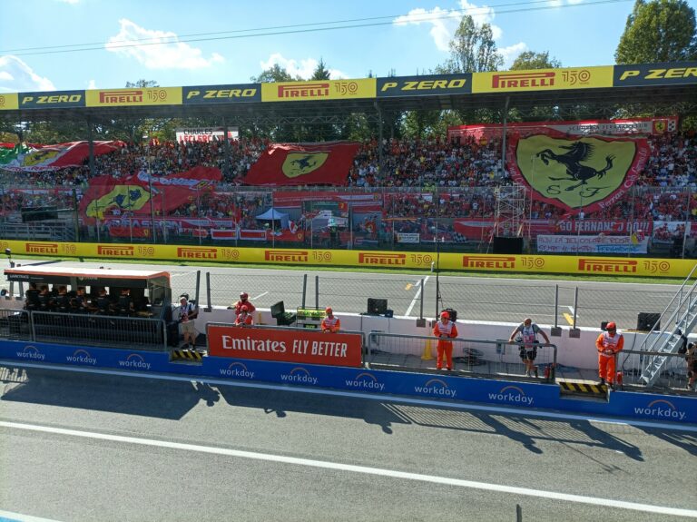 Monza kénytelen volt közleményt kiadni a sok panasz miatt