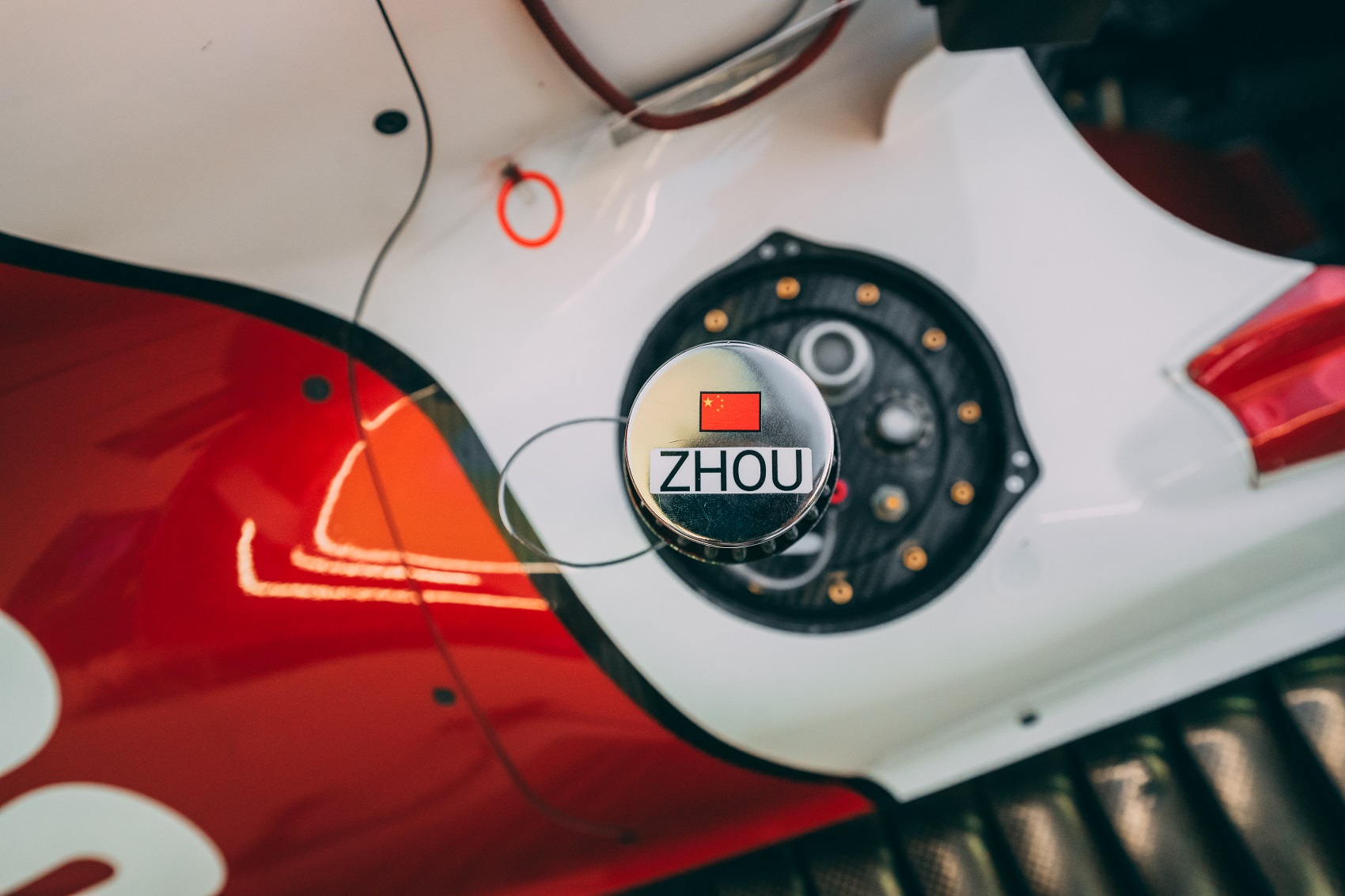 Zhou elismerte, veszélyben a 2023-as versenyülése