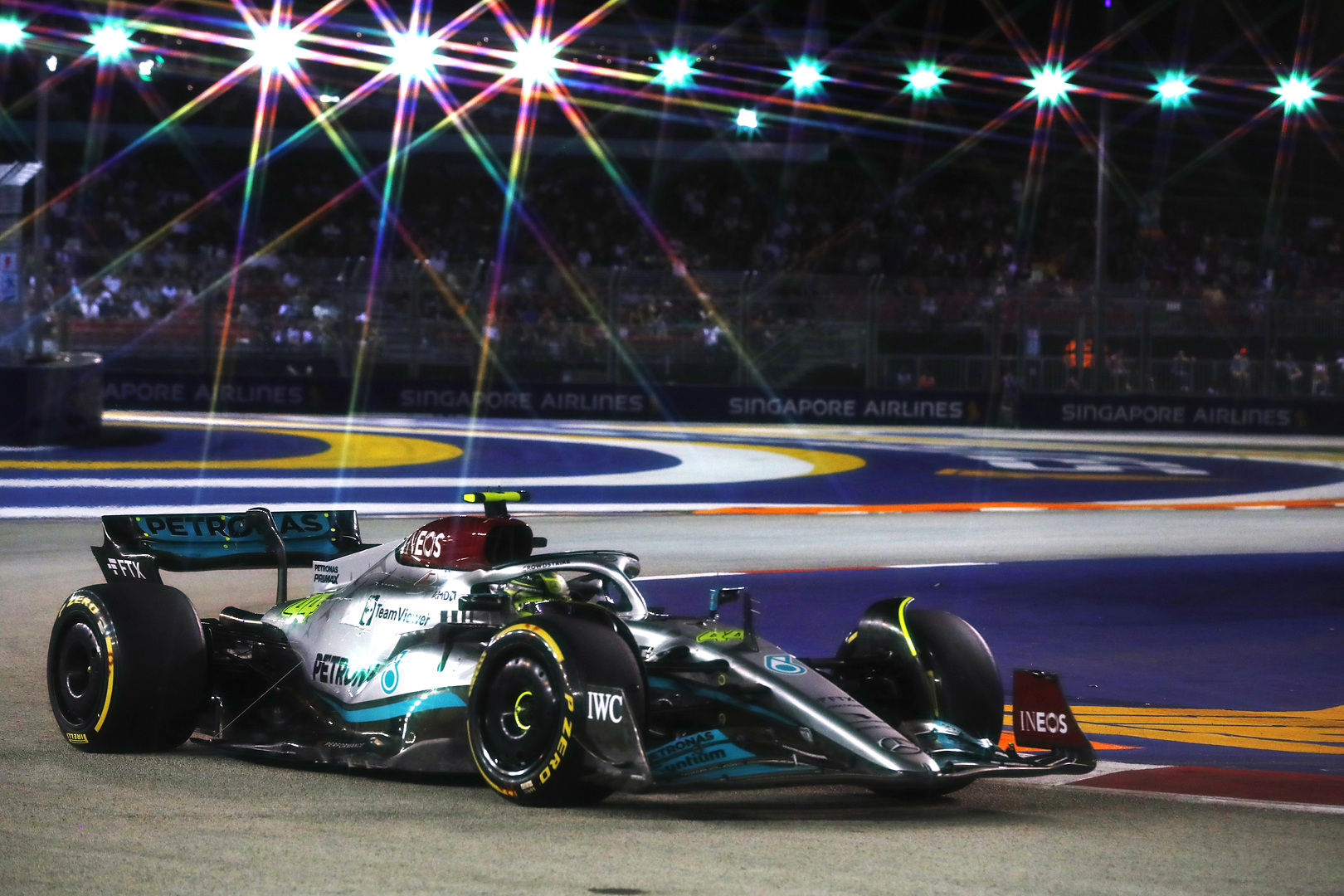 Hamilton fordulatot vár Szingapúrtól