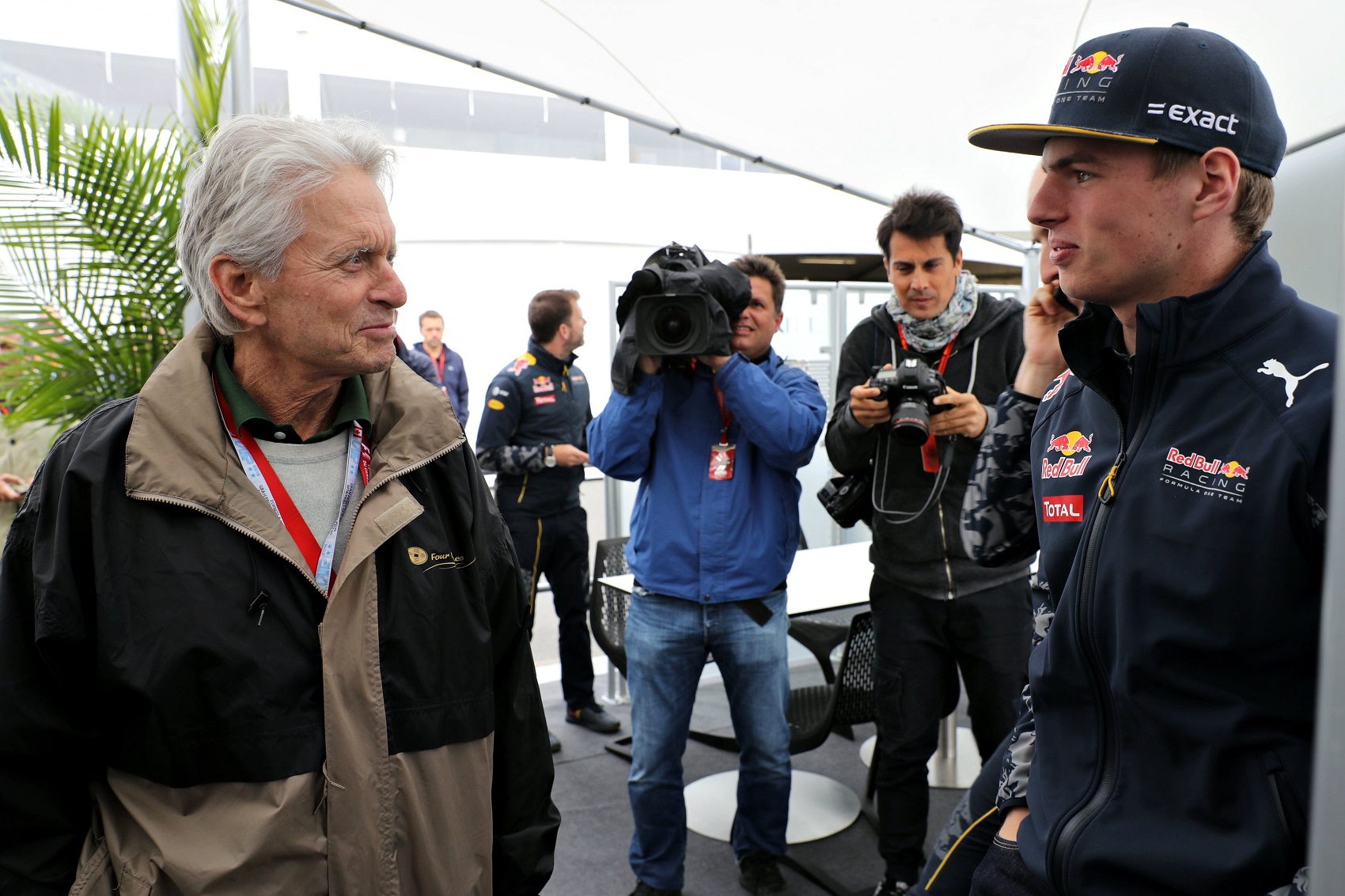 Michael Douglas már nem Red Bull fan? Stroll jachtján ünnepelt